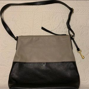 Fossil leather purse. Tan and black with key.